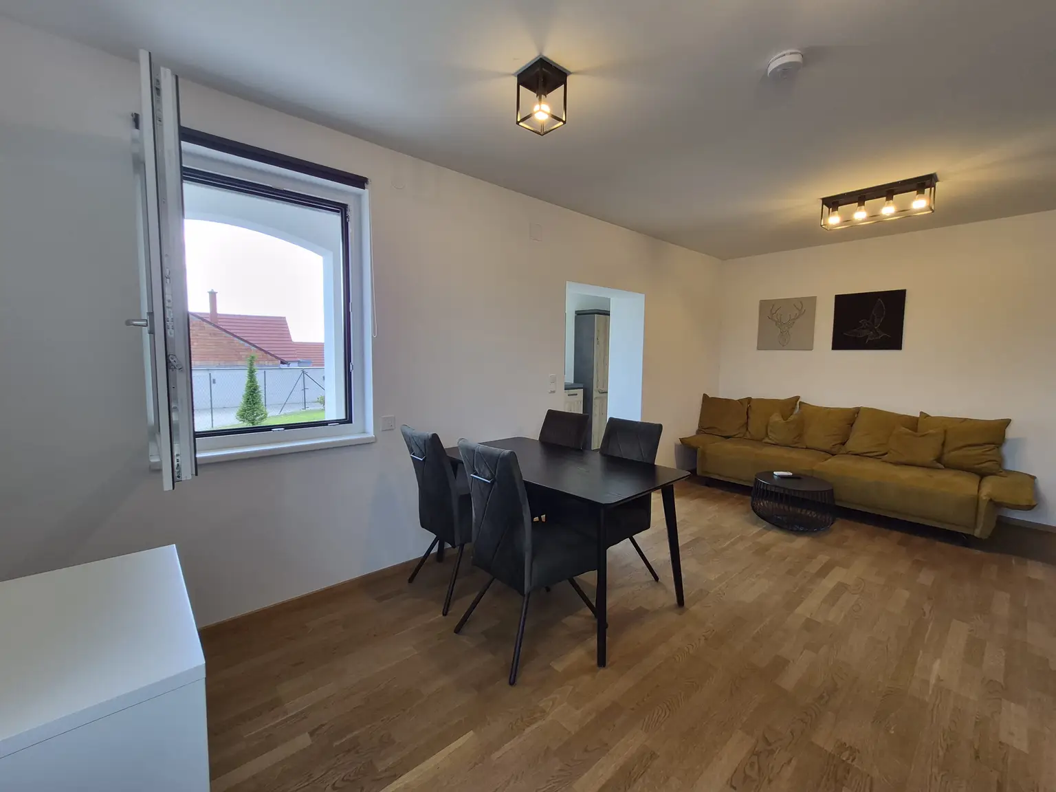 Ca. 64 m² Wohnung mit ca. 107 m² Eigengarten & Klimaanlage - Perfekt als Haupt- od. Zweitwohnsitz - Lebensqualität zwischen See und Reben