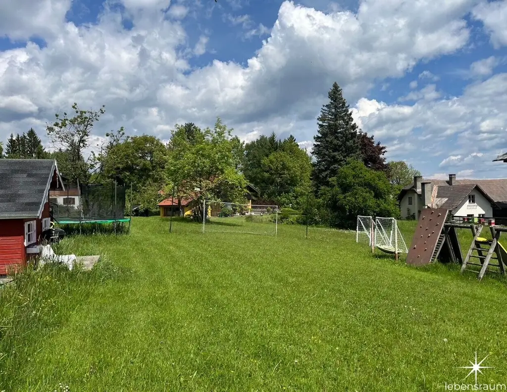 Baugrundstück in absoluter Ruhe-, Aussichts- und Sonnenlage