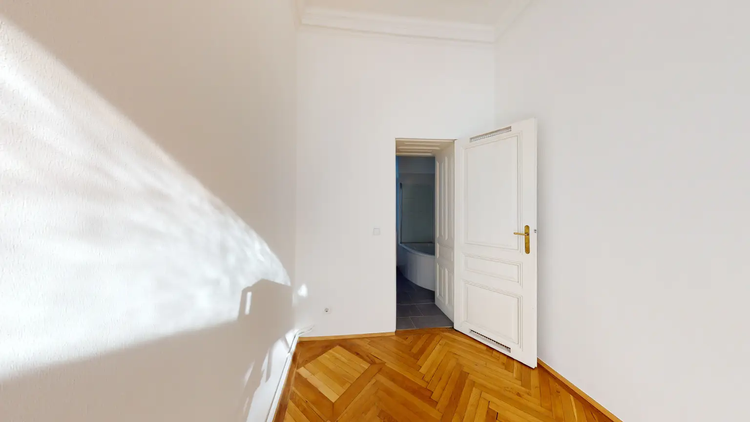 Linke Wienzeile/Proschkegasse: 1 1/2 Zimmer-Altbauwohnung mit U-Bahn Anbindung U4 Pilgramgasse