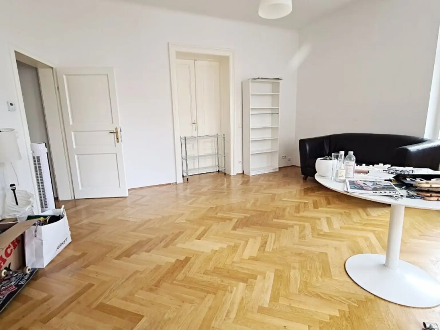 SIEBENBRUNNENPLATZ, gepflegte 85 m2 Altbau, 3 Zimmer, Küche, Wannenbad, Parketten, WG-geeignet, Reinprechtsdorfer Straße