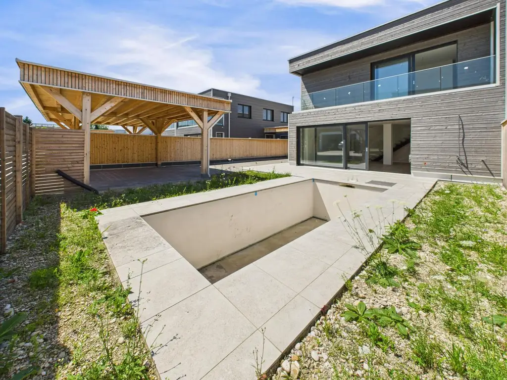 Luxus trifft Technik: Erstbezug mit hochwertiger Ausstattung, Smart Home & Salzwasserpool in Wels-West