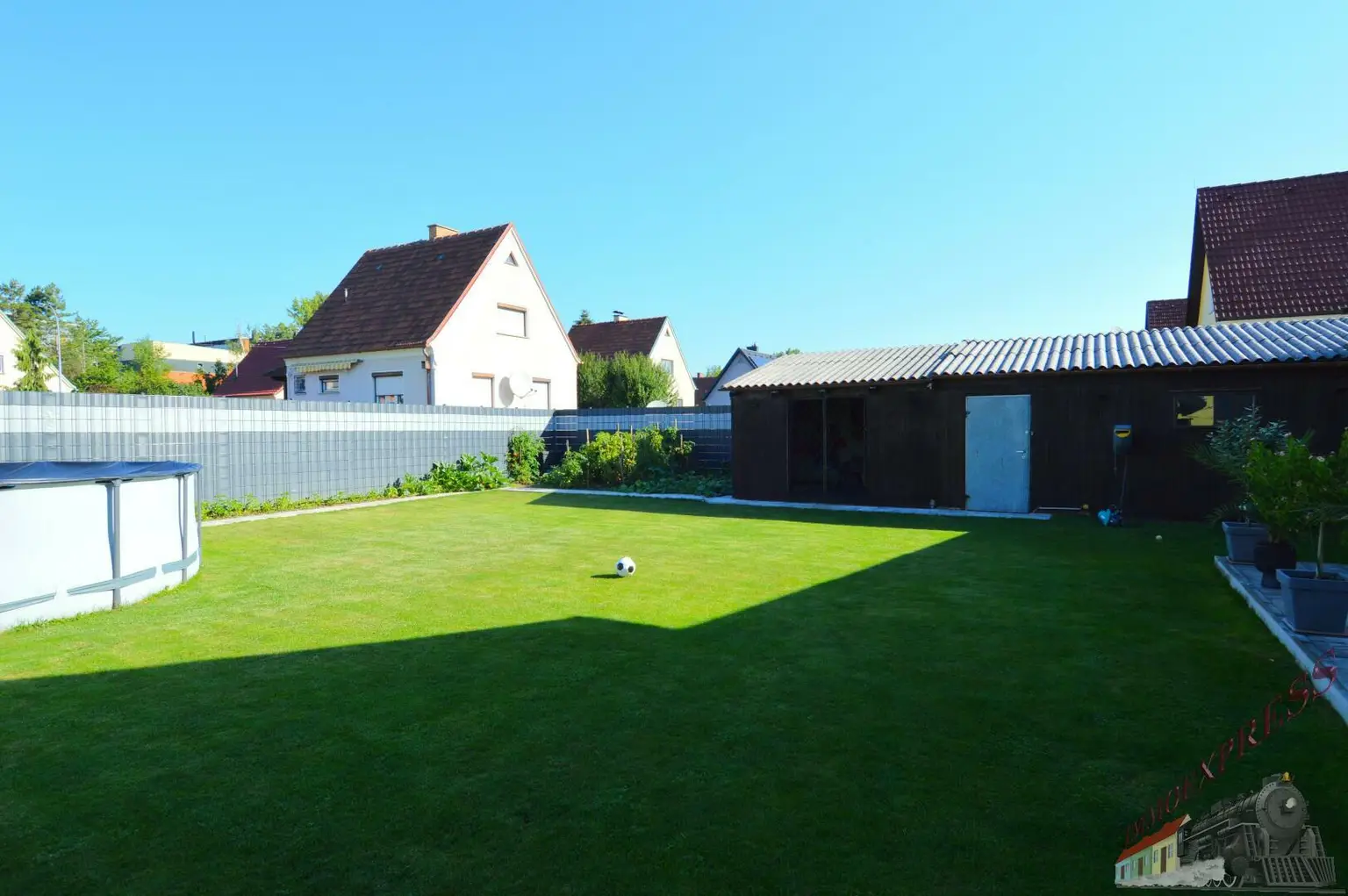 Einfamilienhaus in ruhiger Siedlungslage mit schönem Garten und Solaranlage