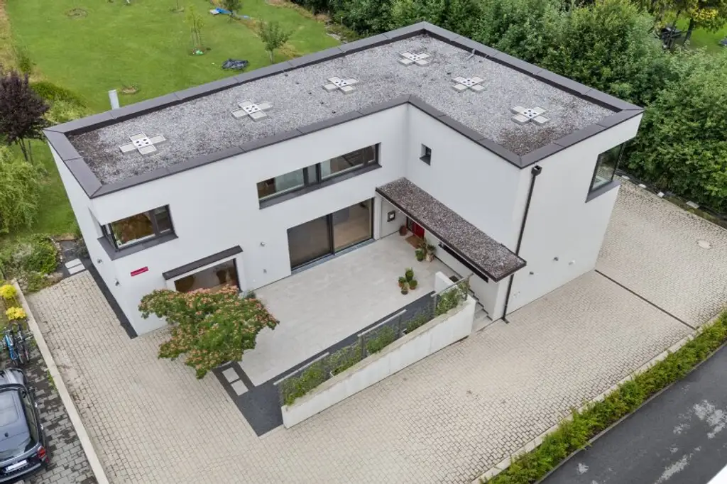 Exklusives Einfamilienhaus mit Blick auf das Sacré Coeur in Pressbaum
