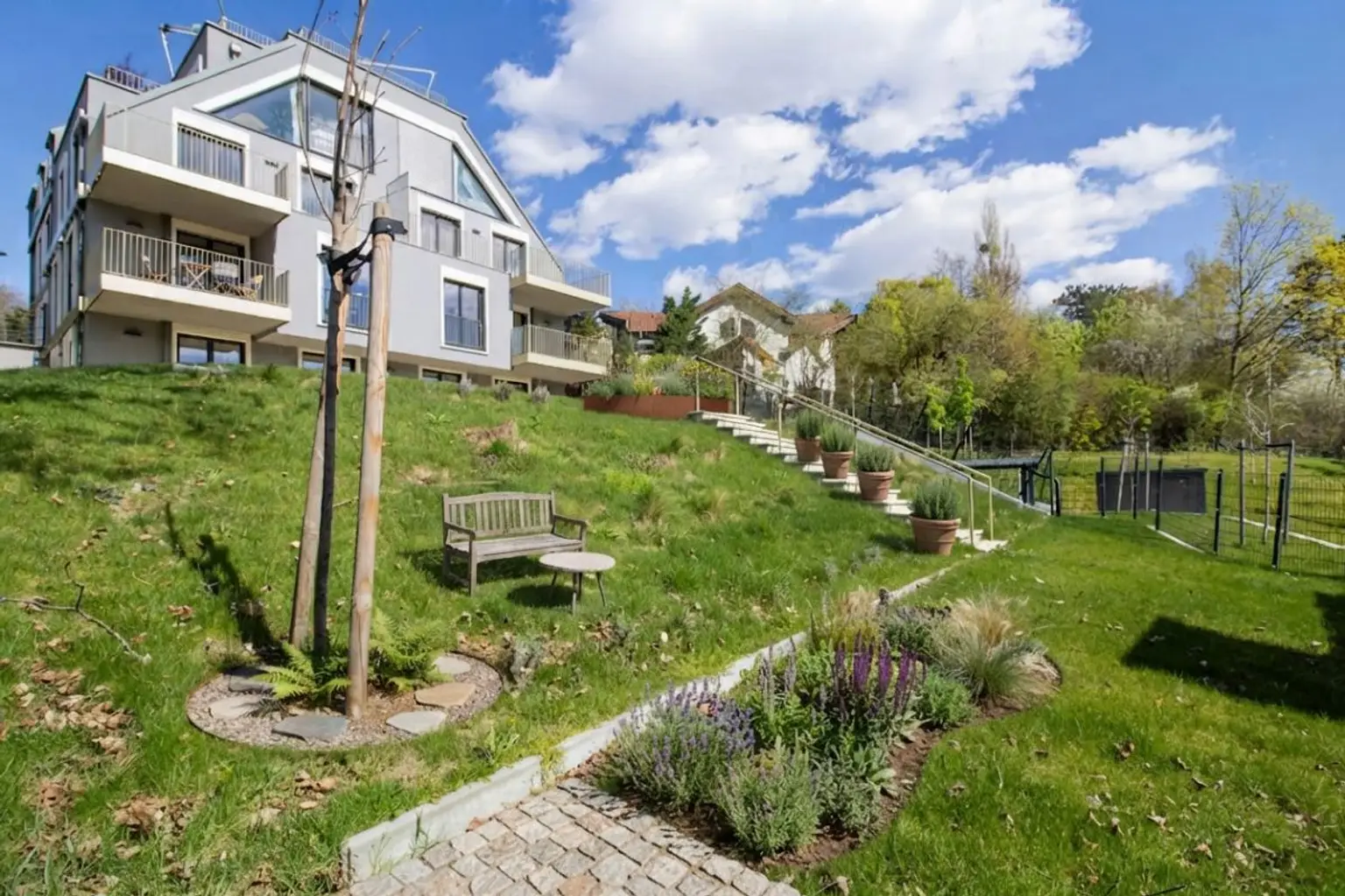Visual Gartenhang | EXKLUSIVE 5 Zimmer Gartenwohnung ++ mit großzügigem Privatgarten | Prima Service Immobilien