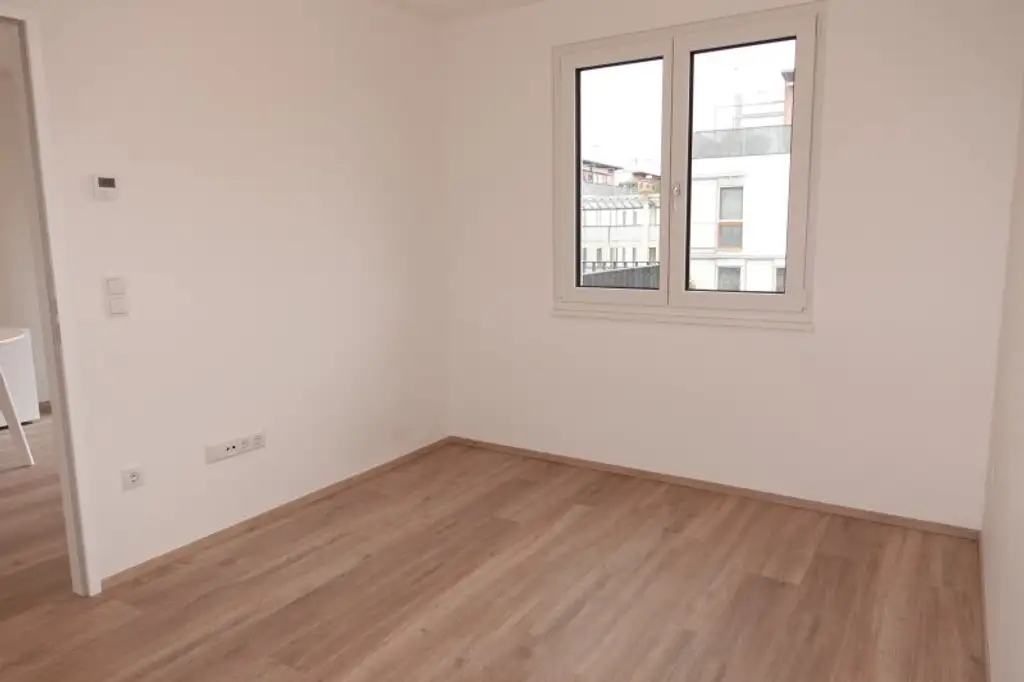 BALKON, HOFSEITIG, ZWEITBEZUG -2 Zimmer-Neubauwohnung