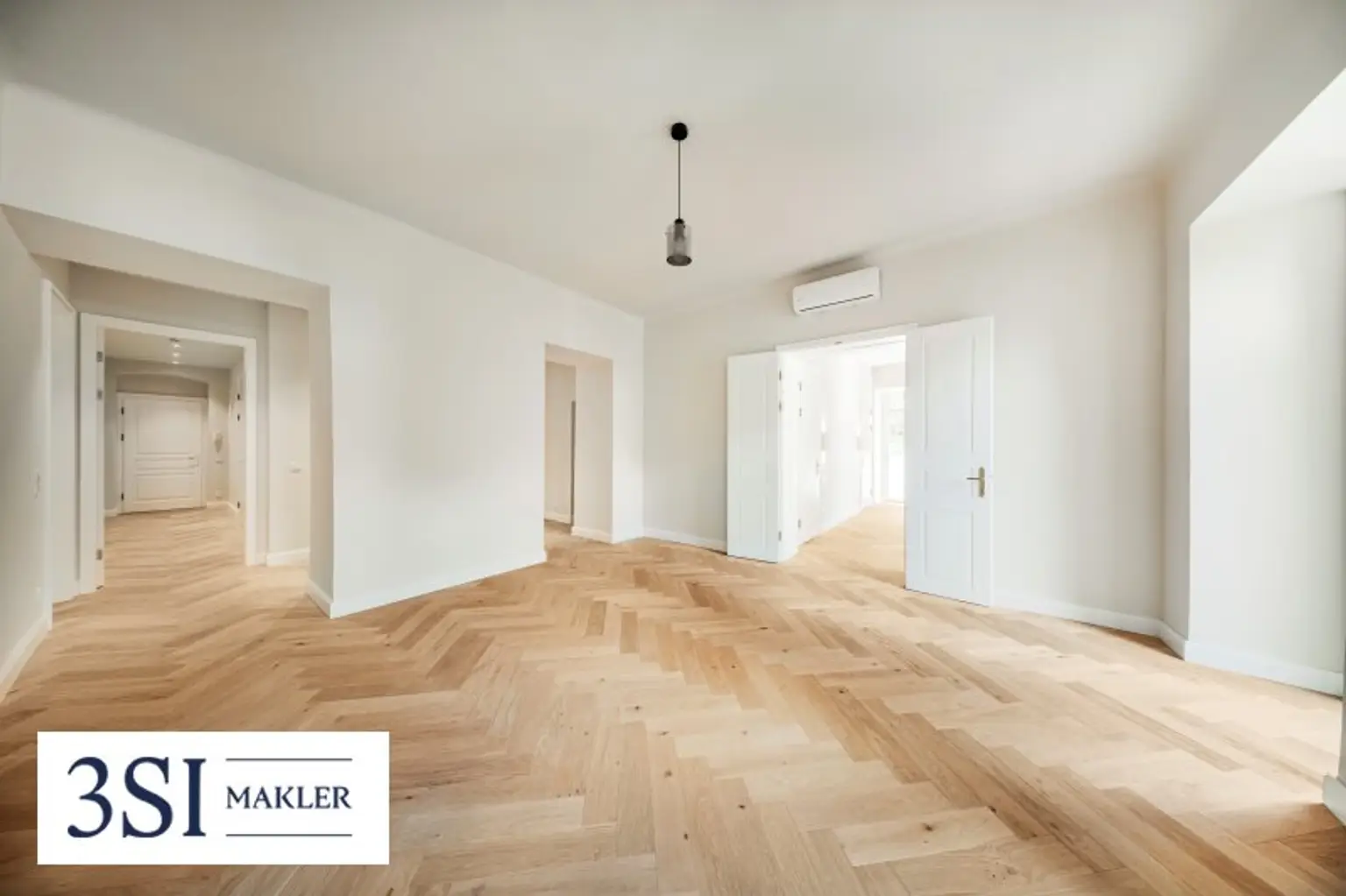 Wohnen beim Schloss Belvedere: Erstbezug im Stilaltbau mit 2 Balkonen und Klimaanlage!