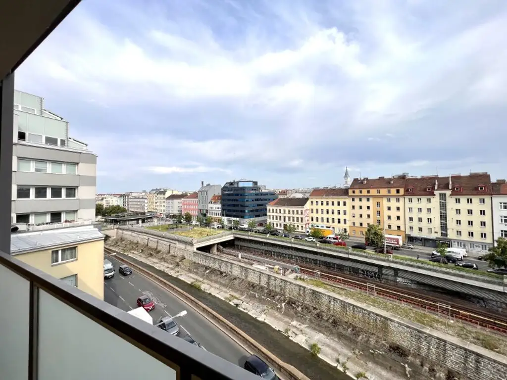 Schnäppchen mit Traumausblick und großer Loggia in Fünfhaus