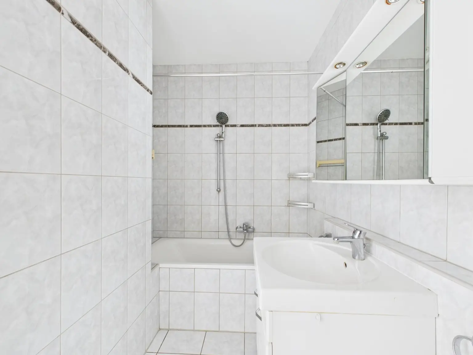 CAM04191G0-PR0077-STILL012