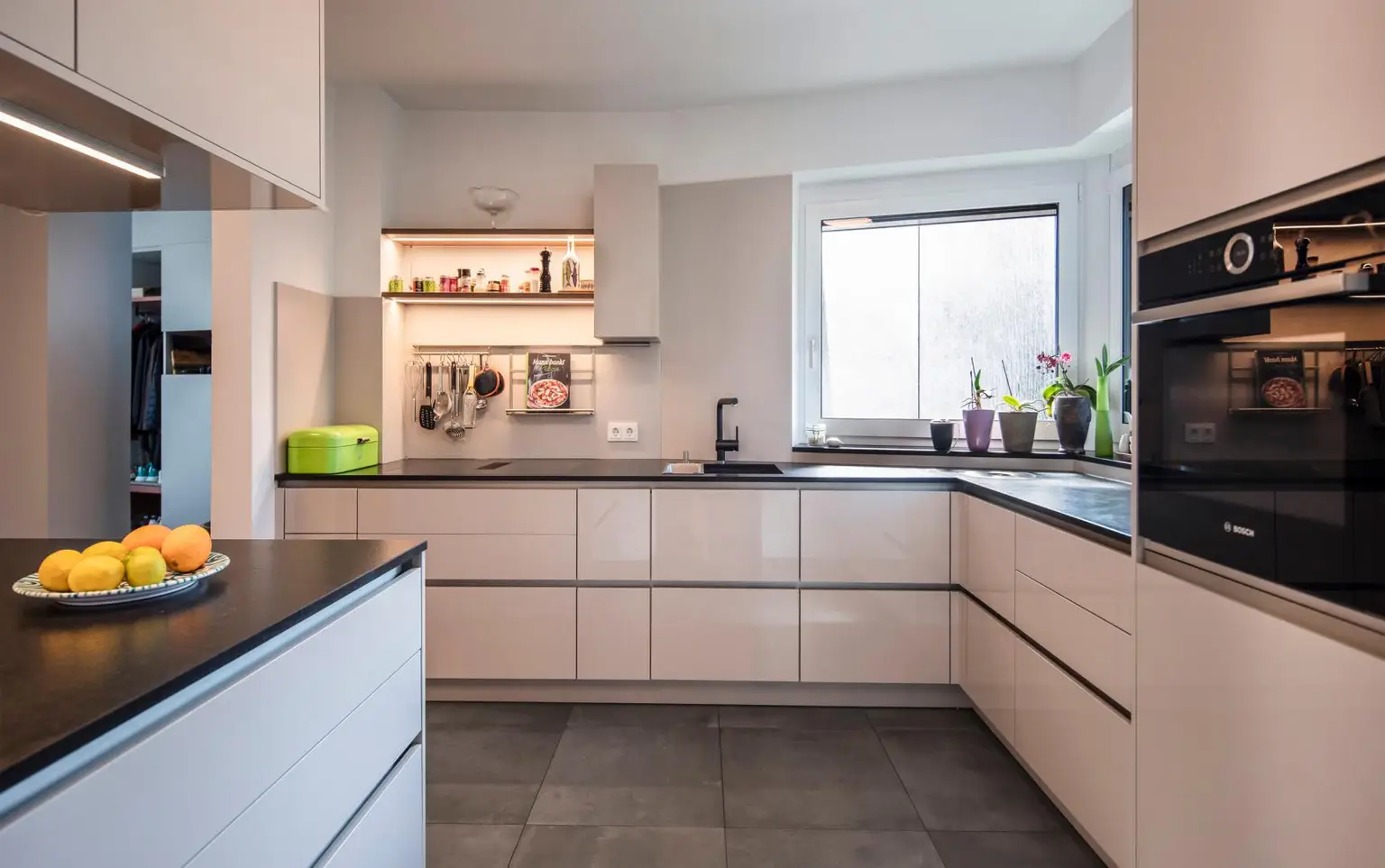 moderne Küche  TOP-Ausgestattet