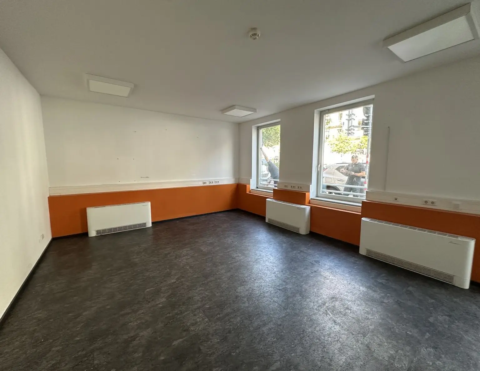 Geschäftsfläche mit offenem Grundriss in 1090 Wien zu mieten