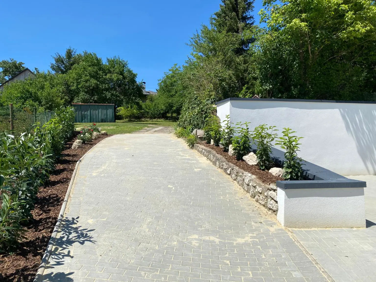Hübsches Landhaus mit wunderbarem Garten zu vermieten!