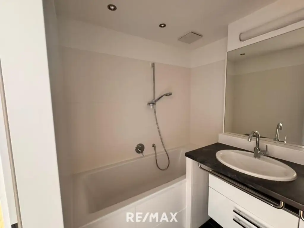 DACHGESCHOSSWOHNUNG MIT STIL&TOPLAGE NAHE ROCHUSMARKT