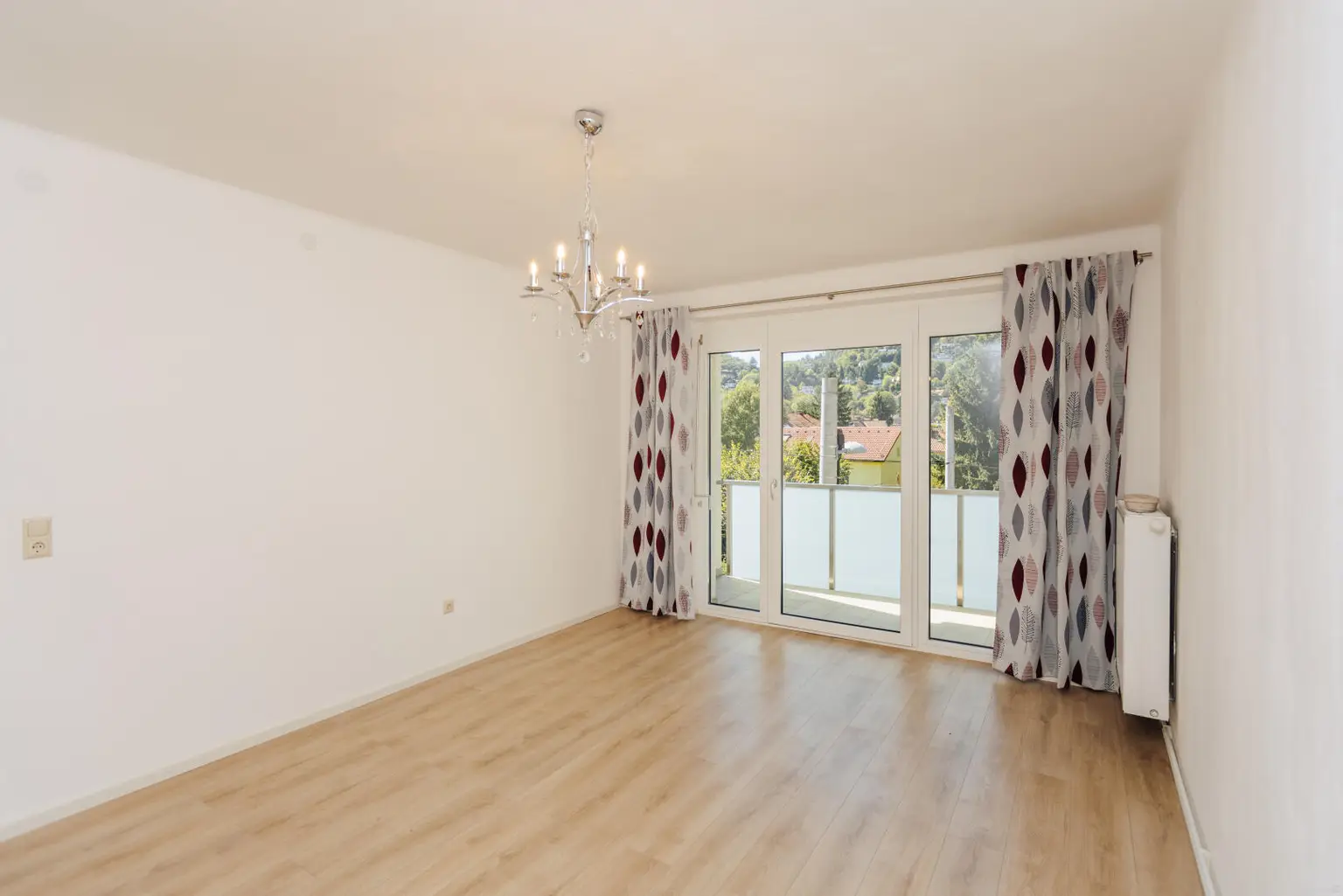 8020 Eggenberg - Eine gepflegte, renovierte , 2 Zimmer-Wohnung mit sonniger Loggia!