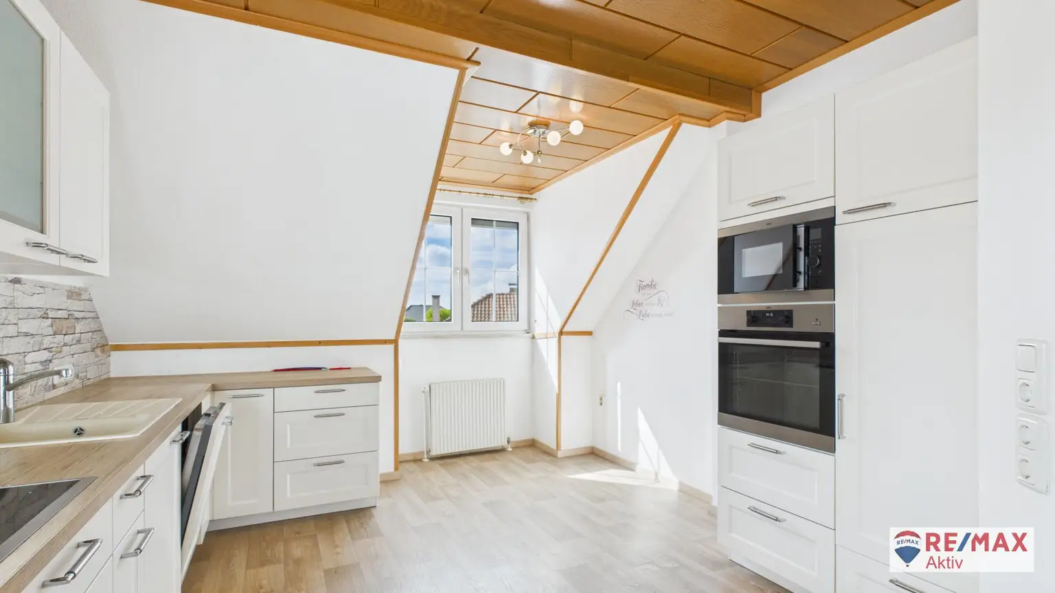 Großzügiges Ein- bzw. Zweifamilienhaus mit großem Garten und Garage