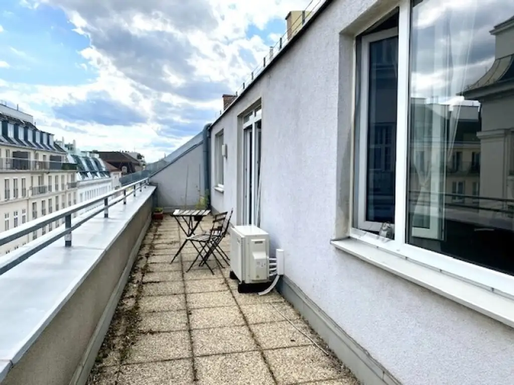 Terrassentraum mit herrlichem Fernblick: 3 Zimmer, Küche und 46 m2 Terrassen im 5.Stock, Stellplätze im Hof mitbenützbar, Nähe U1-Taubstummerngasse + Belvedere!