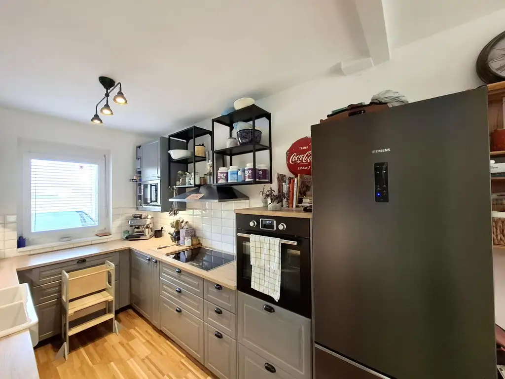 Neuwertige Doppelhaushälfte mit TOP Ausstattung in ruhiger Ortsrandlage