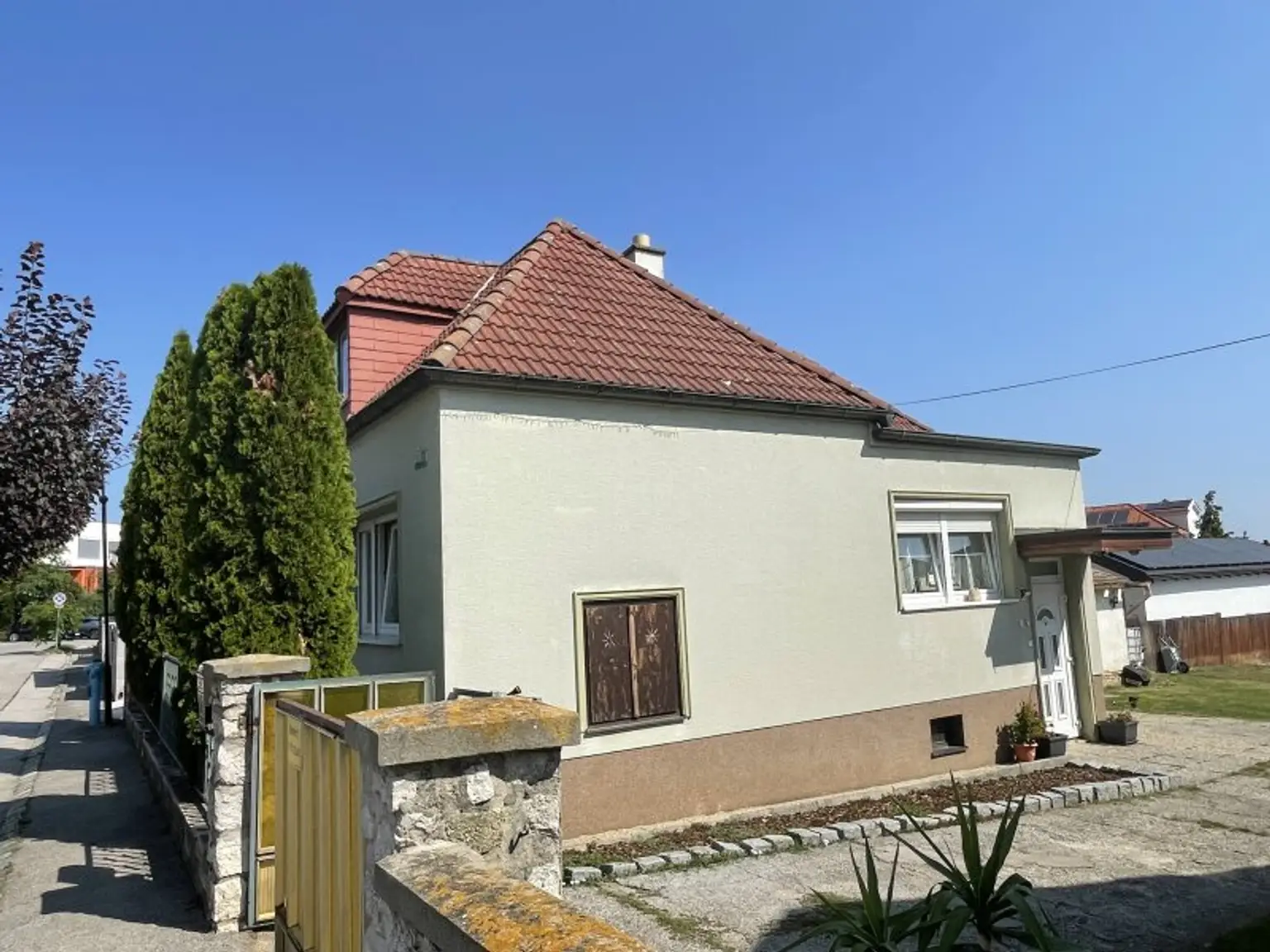 CHARMANTES EINFAMILIEN-HAUS MIT GROSSEM GARTEN - RUHELAGE!