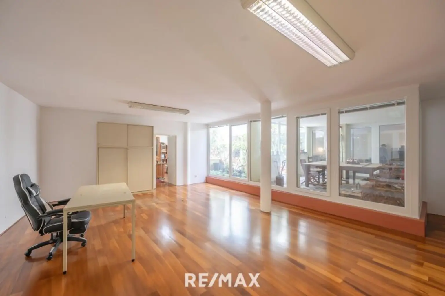 Traumhafte 6 - Zimmer - Wohnung / Büro mit grünem Innenhof in ruhiger sensationeller Lage in Hernals