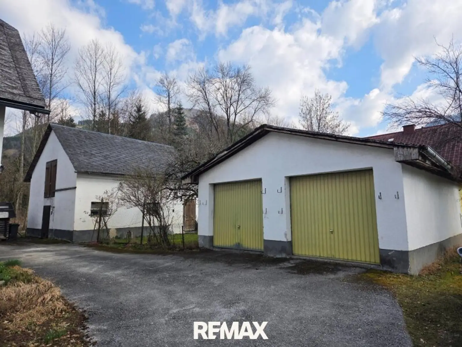 Garage und Nebengebäude