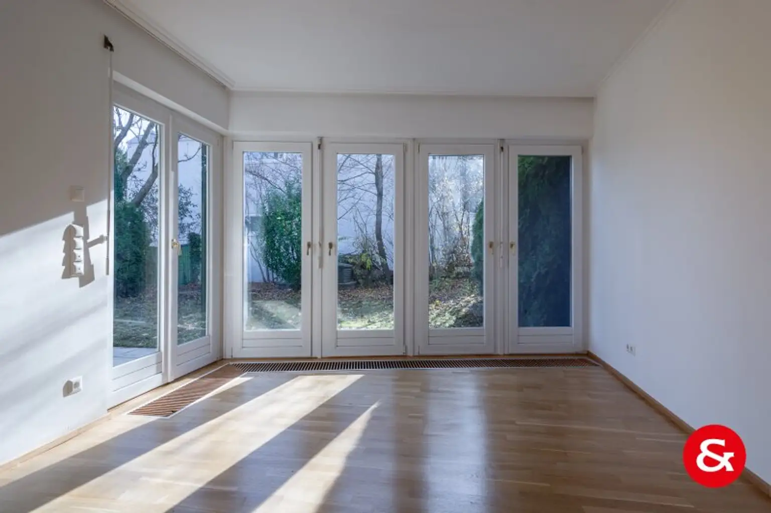 UNBEFRISTETE Gartenwohnung mit Garage in Grünruhelage!