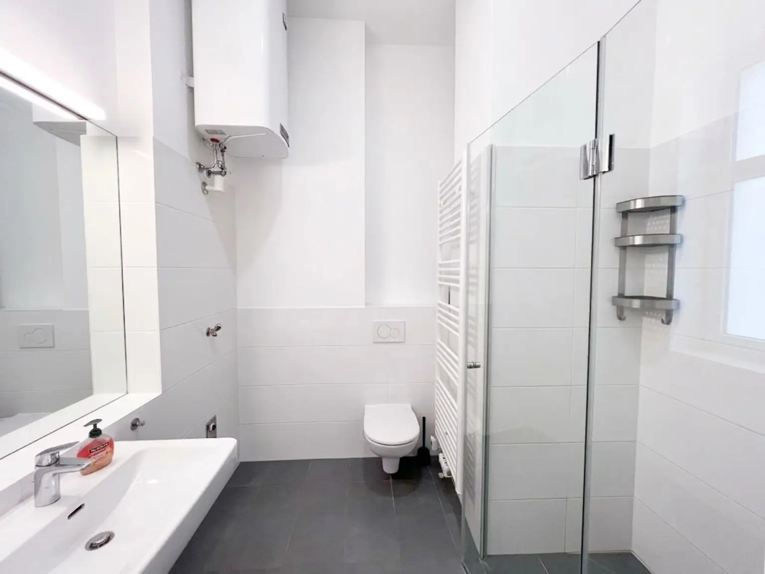 UNBEFRISTET: Charmante 2-Zimmer-Altbauwohnung im Herzen Wiens / Charming apartment in an old-style building in the heart of Vienna