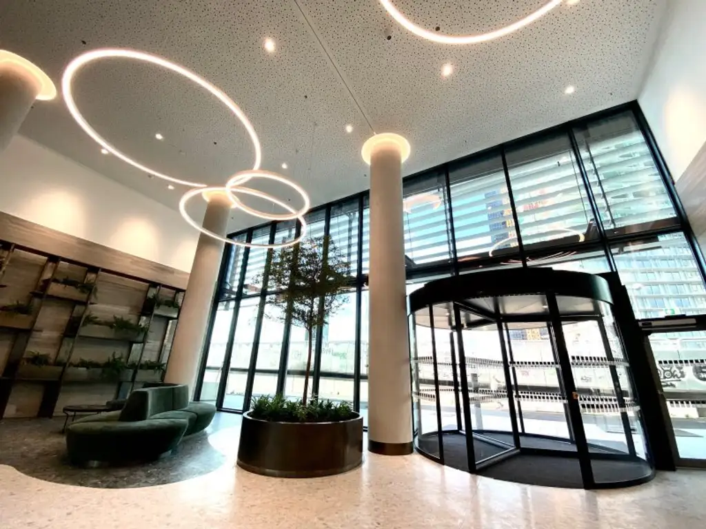 LUXURIÖSE 3-ZIMMER-WOHNUNG MIT 2 BÄDERN, GARAGENPLATZ UND ATEMBERAUBENDEM PANORAMABLICK