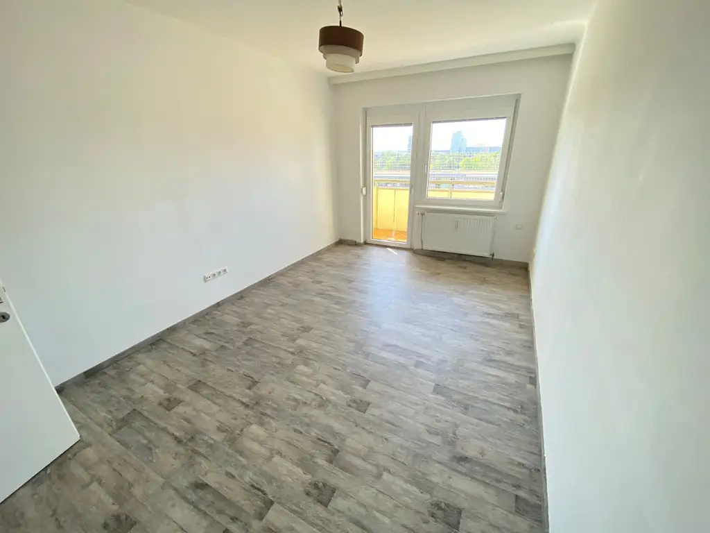 WG TAUGLICHE 3 ZIMMERWOHNUNG MIT BALKON - GOETHESTRASSE
