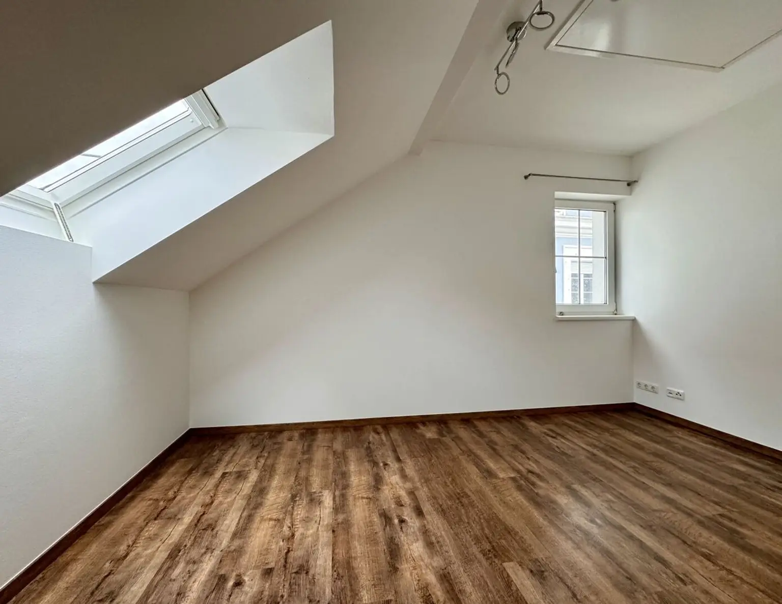 Dachgeschoss trifft Design - wohnen im Herzen von Pettenbach.