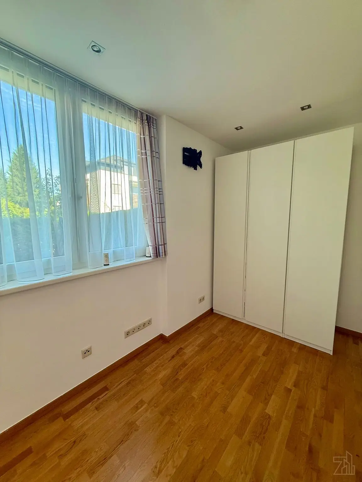 Gartenwohnung mit Designküche & Kamin – möbliert, ab 15.09. frei!