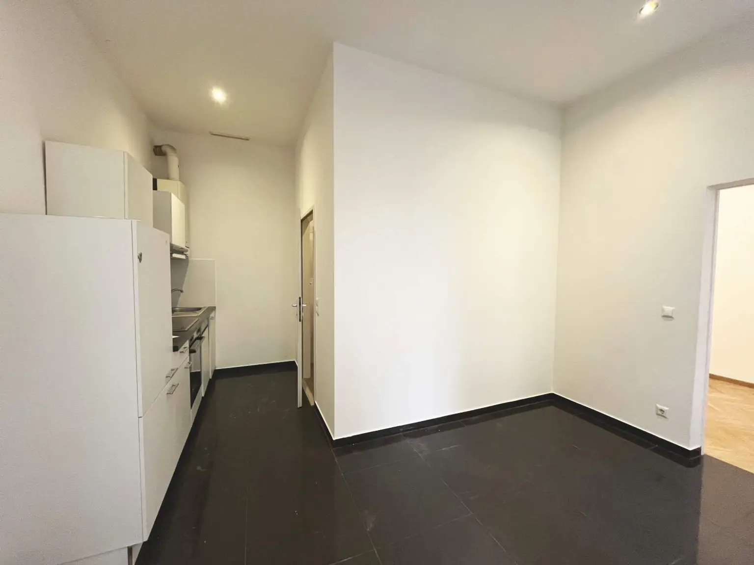 Gemütliche 2 Zimmer Wohnung mit Eigengarten
Nähe Altes AKH