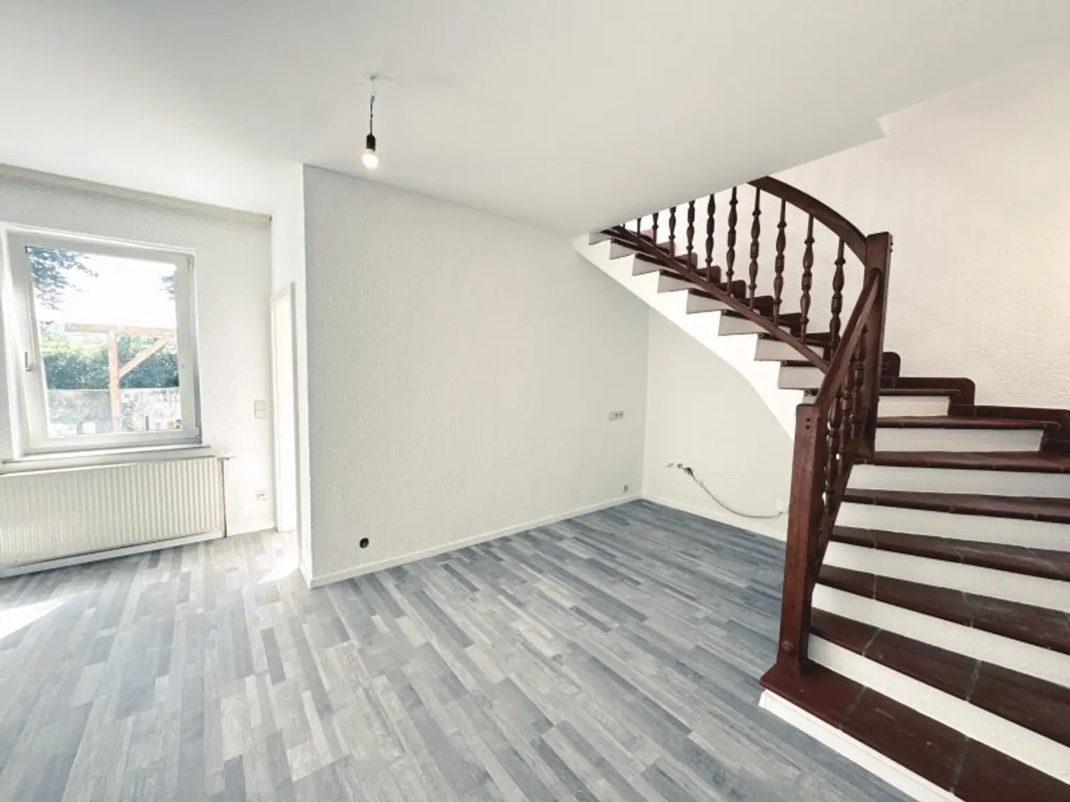 Charmantes Reihenhaus in ruhiger Innenstadtlage in Ternitz zu verkaufen! Ihr neues Zuhause oder hervorragendes Investment!