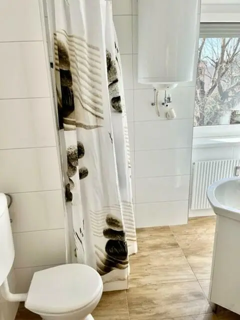 Bad mit WC, Dusche...