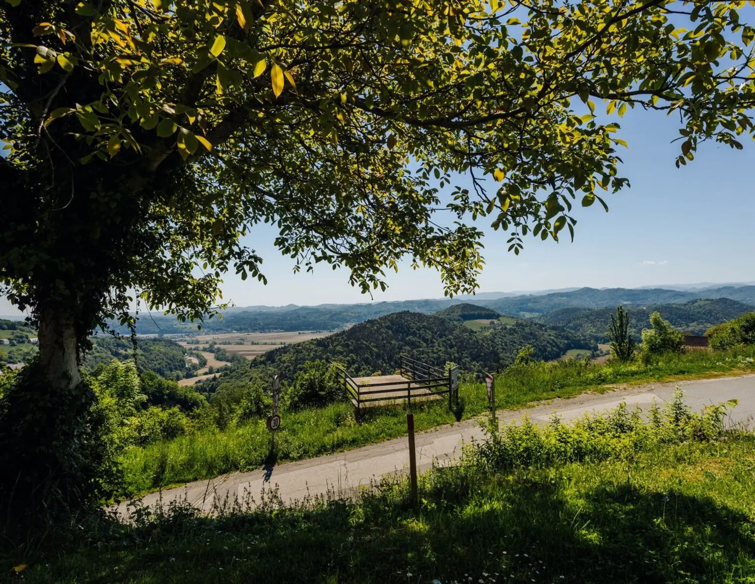 Sonniger Baugrund mit Panorama-Weitblick inmitten der Weinregion!
