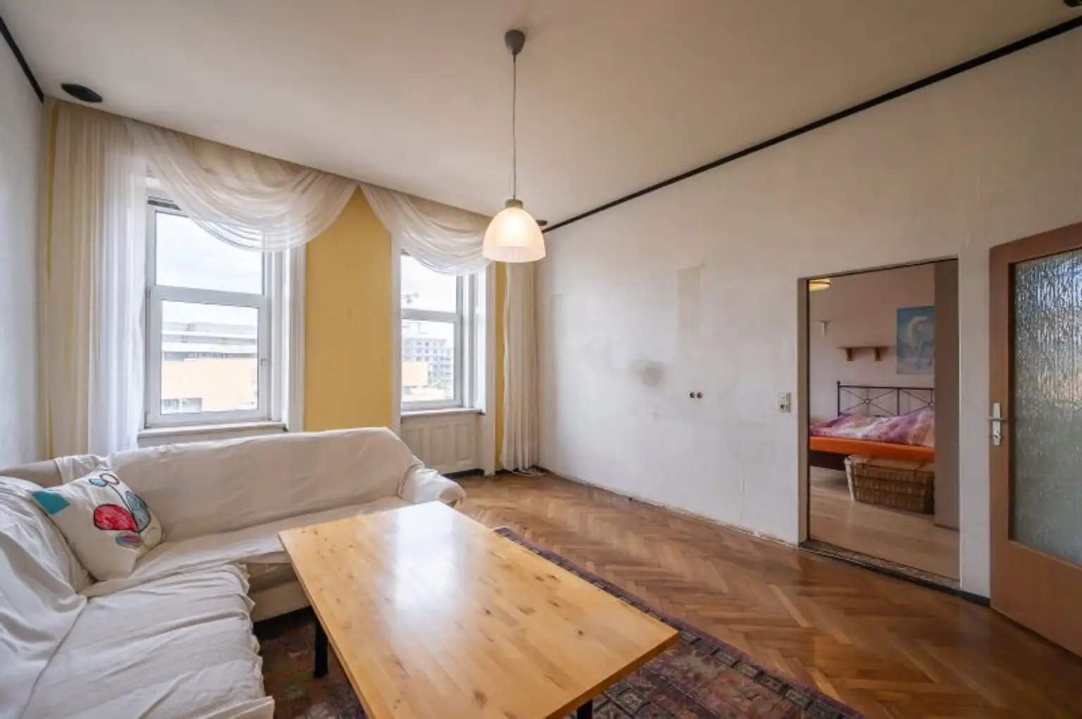 ++NEU++ Sanierungsbedürftige 3-Zimmer Altbauwohnung in guter Lage!!