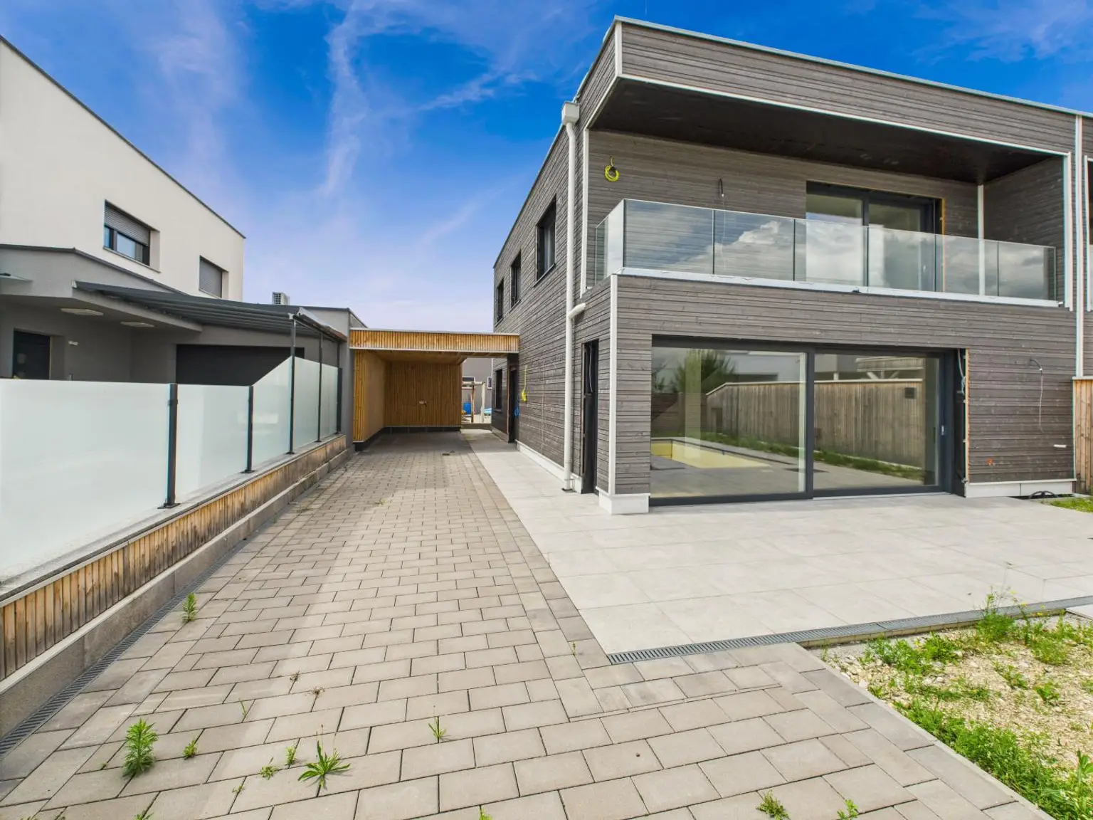 Modernes Wohnen auf höchstem Niveau: Erstbezug mit Smart Home, Salzwasserpool & 149 m² Wohnfläche in Wels-West