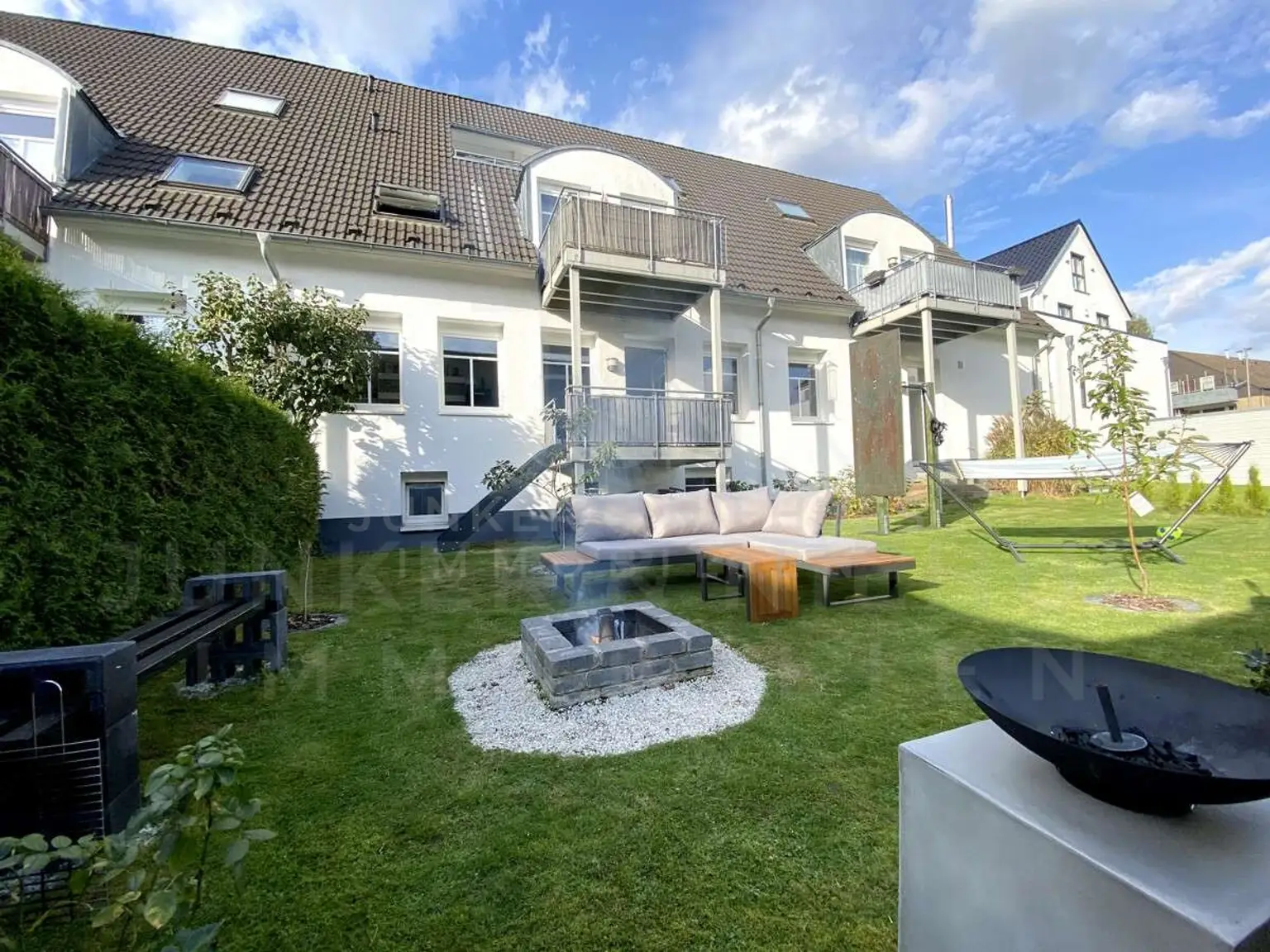 Hausansicht aus dem Garten