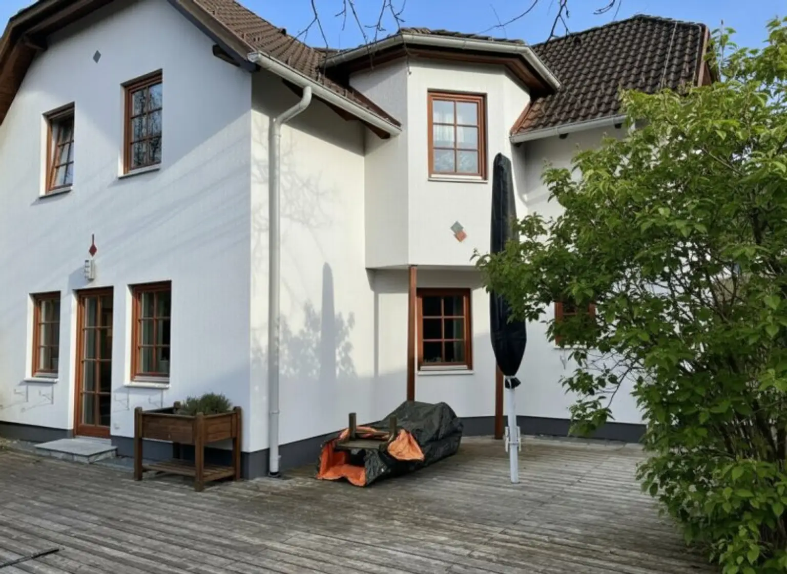 Familienhit mit Charme zum Toppreis (!) - gut geschnittene Doppelhaushälfte mit Garten & Pool in Gaaden