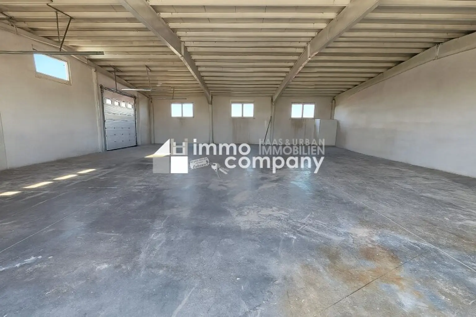 Neuwertige XXL-Lagerhallen ab 137m² bis 1.658m² in Unterwaltersdorf zu vermieten! 8,00€/m²