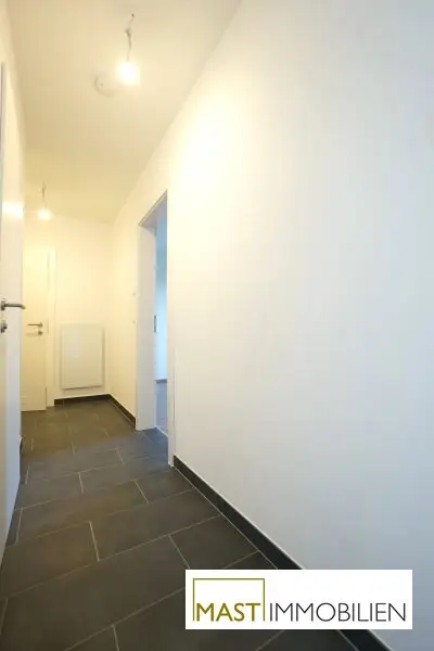 2 Zimmer Garten Wohnung inkl. EWE Einbauküche in optimaler Lage - inkl. PKW Abstellplatz