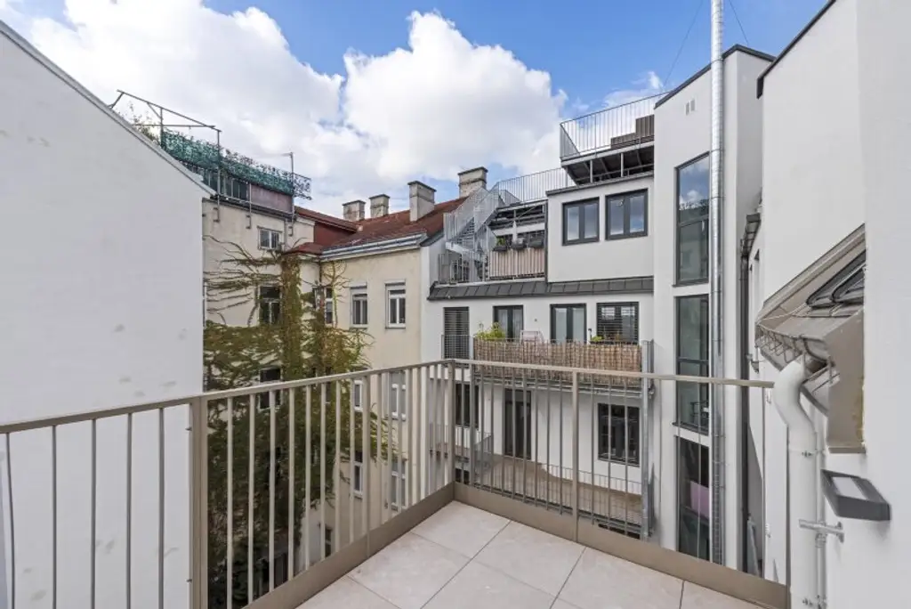DAHEIM IN HERNALS - DACHGESCHOSS MIT HERRLICHER SÜD-TERRASSE