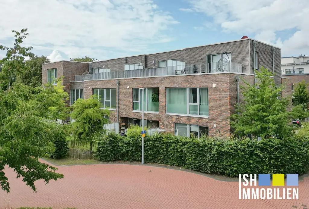 Lichtdurchflutete und hochwertige 3,5-Zi-Maisonettewohnung mit zwei Dachterrassen