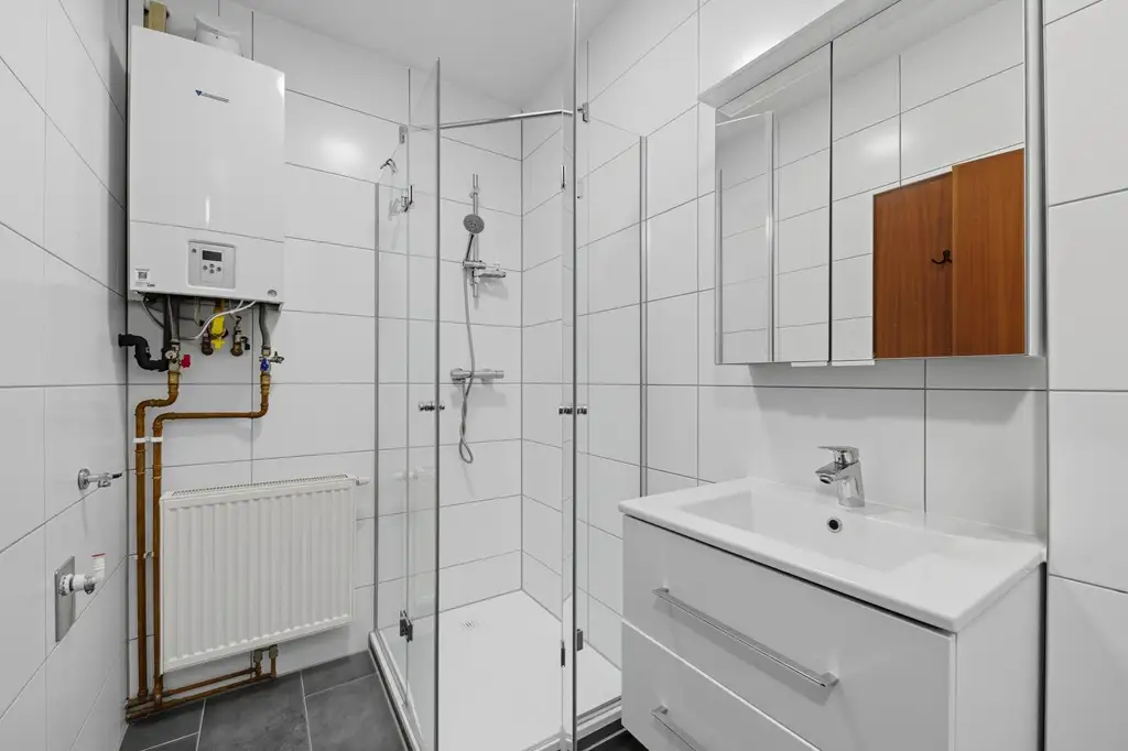 GARTENTRAUM MIT EIGENEM SEEZUGANG AM MARIENSEE- MODERN RENOVIERTES KLEINWOHNHAUS SOFORT BEZIEHBAR!