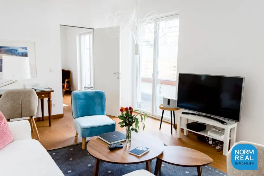 Komplett möblierte Dachgeschosswohnung mit Terrasse