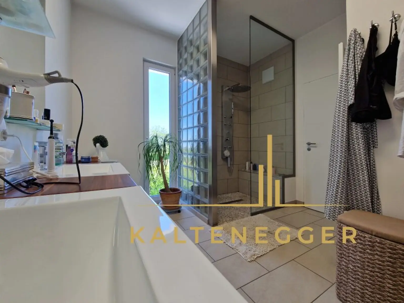 EG: Badezimmer ca. 10,36 m²