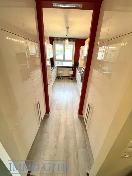LICHTDURCHFLUTETE CA. 80 m² GROSSE 3-ZIMMER-WOHNUNG MIT BALKON IN GRÜNRUHELAGE VON POTTENSTEIN ZU KAUFEN!