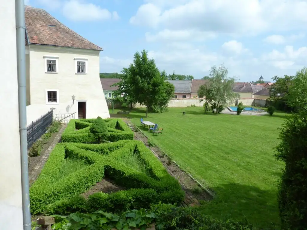 Herrschaftlicher Dreikanthof im Weinviertel