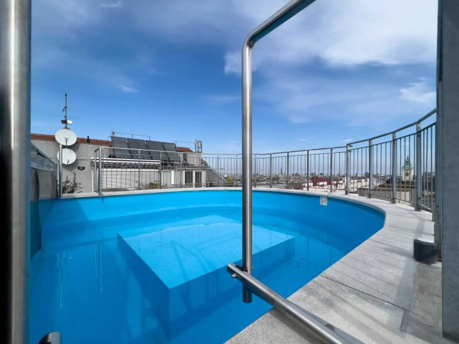 Mitgestalten statt Kompromisse: Sanierte Dachgeschosswohnung in Top-Lage