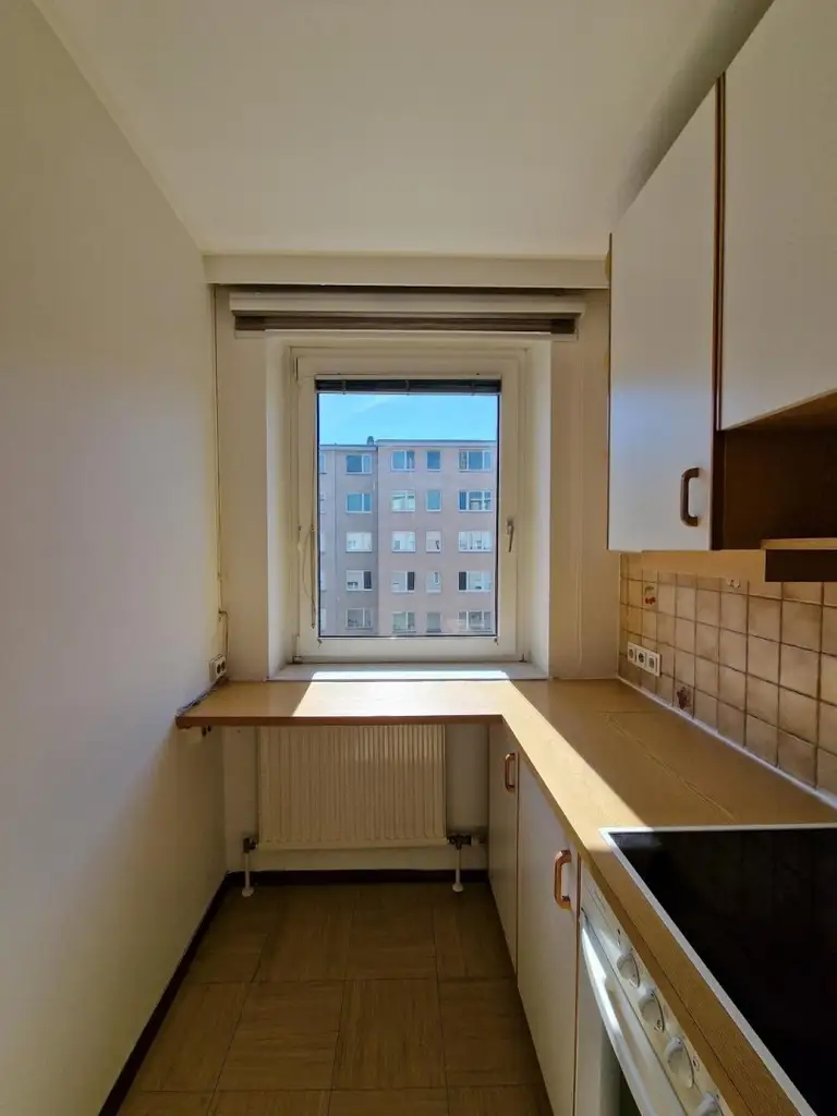 "Helle 3-Zimmerwohnung in zentraler Ruhelage - gute Verkehrsanbindung - WG geeignet"