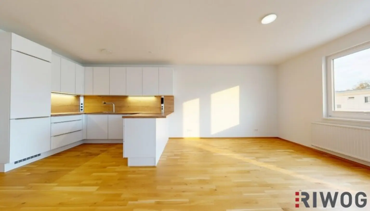 ERSTBEZUG nach Sanierung I 4 Zimmer Wohnung mit Loggia in Ruhelage I Tischler Küche mit Siemens Geräte inklusive I 360° Rundgang