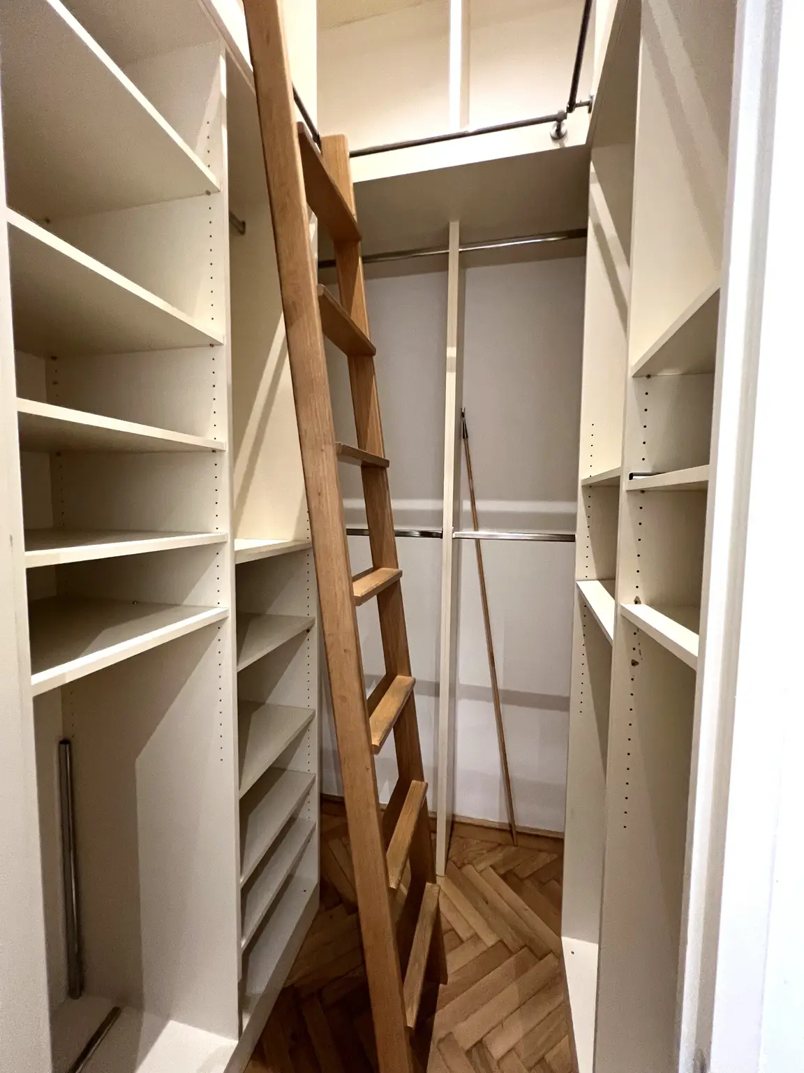 Prunkvolle 6-Zimmer Wohnung im repräsentativen Haus / Impressive 6-room-apartment in a representative building